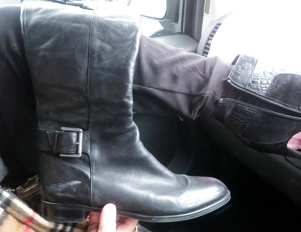 25P Donald Pliner Phython Boots