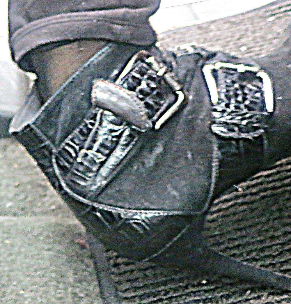 25P Donald Pliner Phython Boots