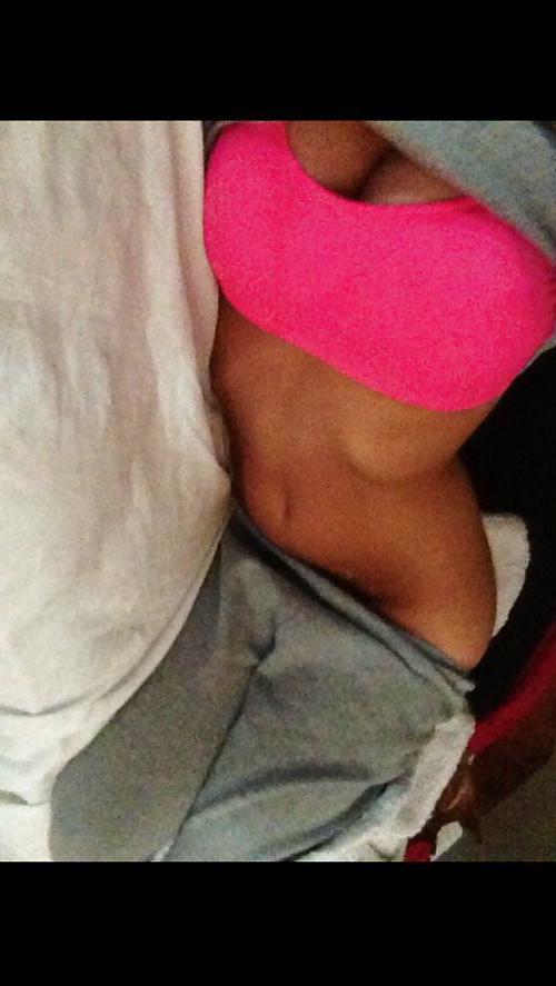 20P Girls in sports bras