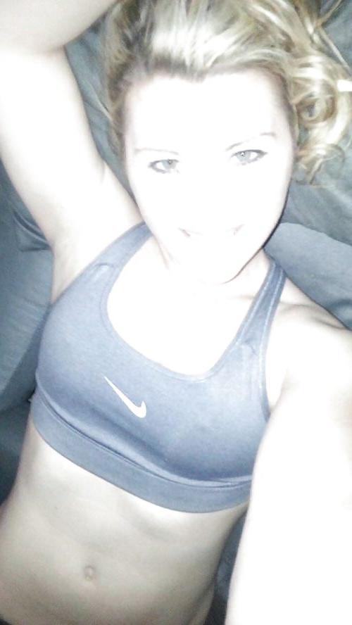 20P Girls in sports bras