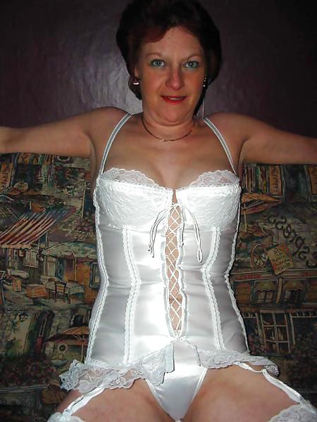 10P Mature redhead getting naked and masturbating a bit