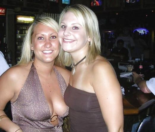 25P Candid Streets Babes 3 – Vorderansicht – von Voyeur TROC