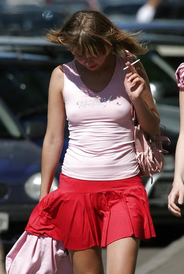 25P Candid Streets Babes 3 – Vorderansicht – von Voyeur TROC