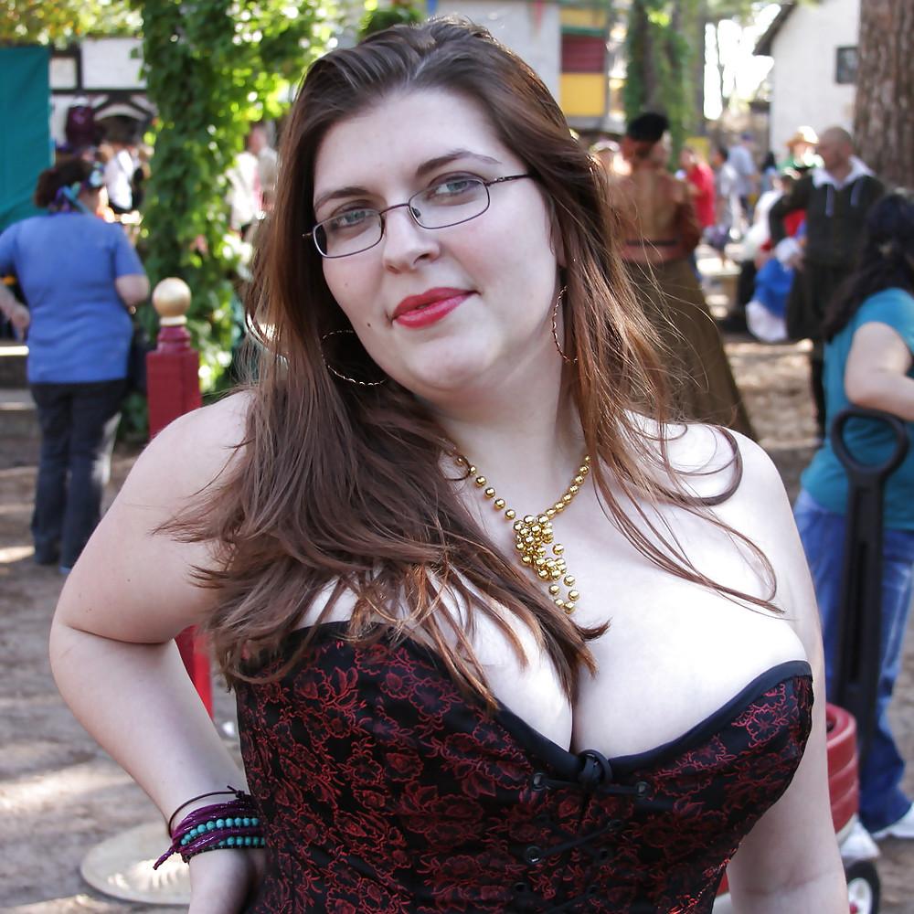 25P Ren fair boobs