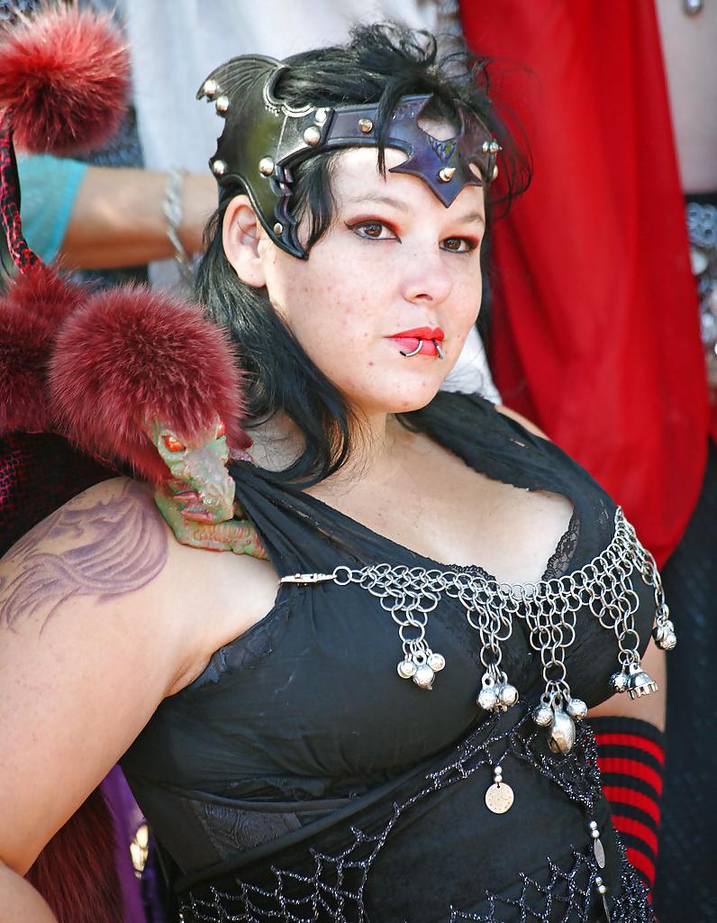 25P Ren fair boobs