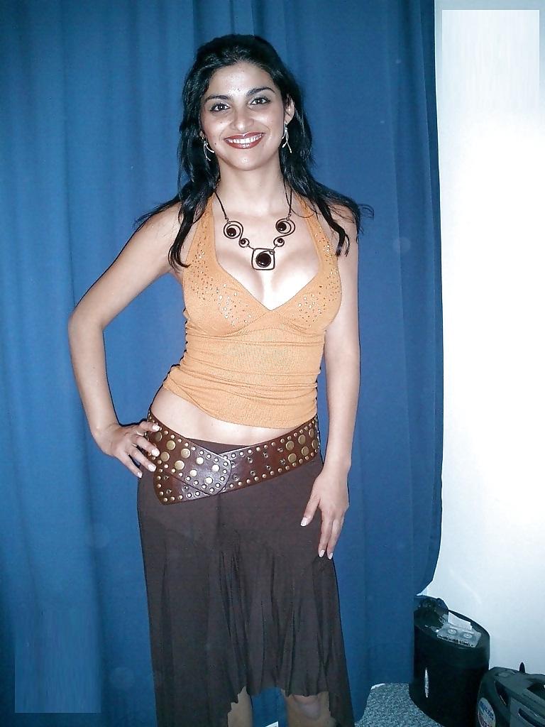 12P Indian Babe From Delhi Showing Off Her Assets