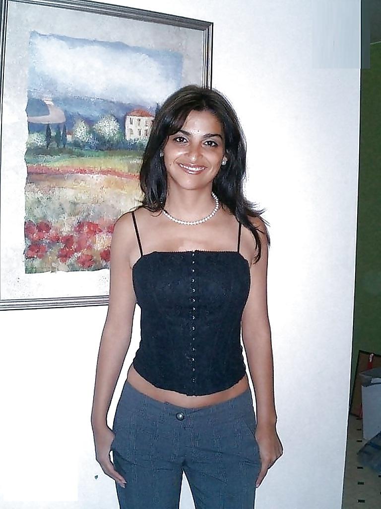 12P Indian Babe From Delhi Showing Off Her Assets