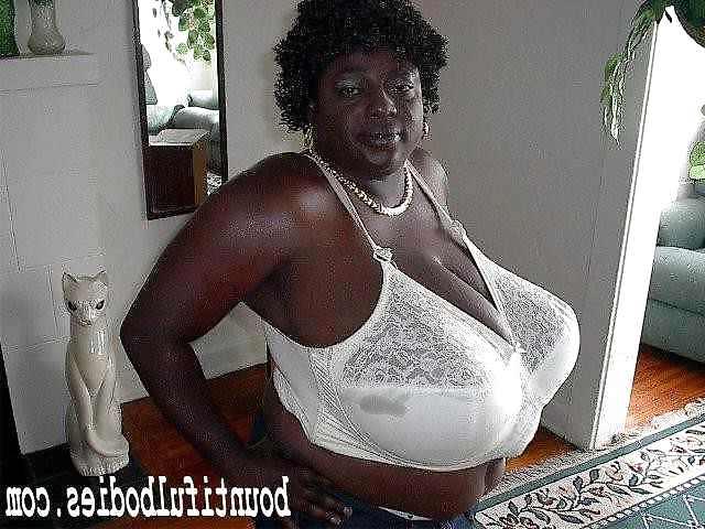 25P Big bras on ebony women