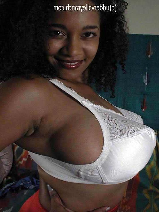 25P Big bras on ebony women