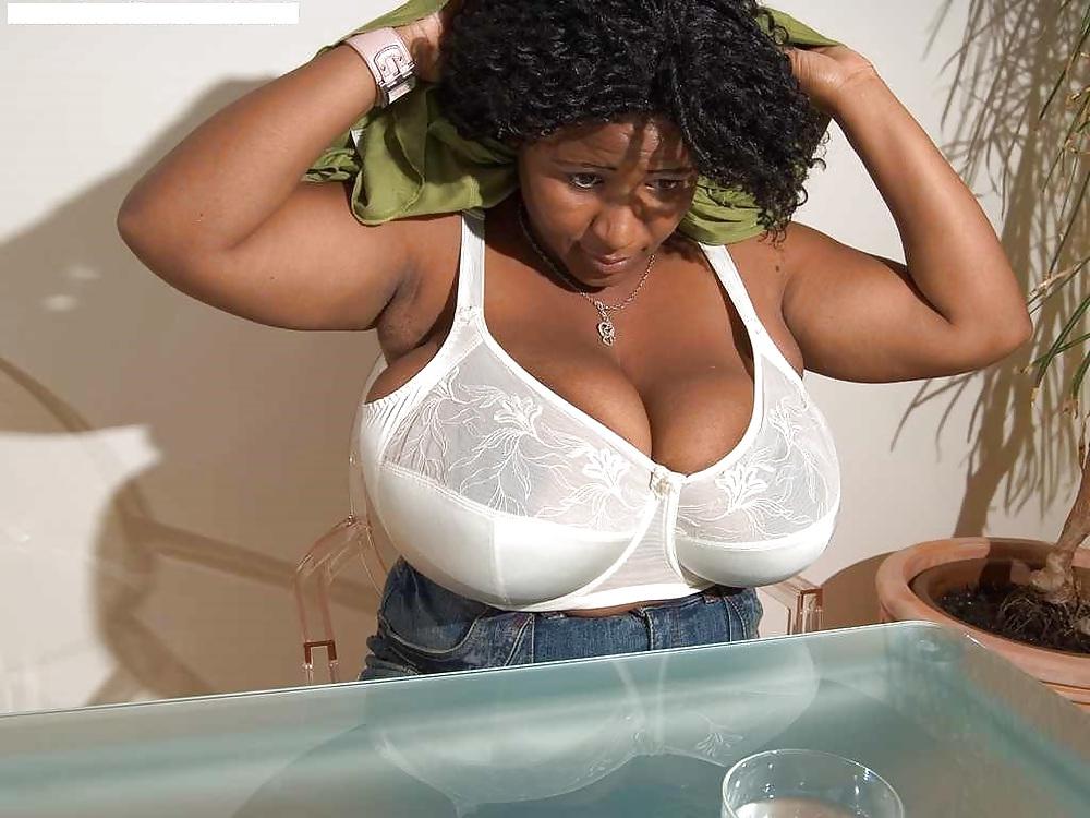 25P Big bras on ebony women