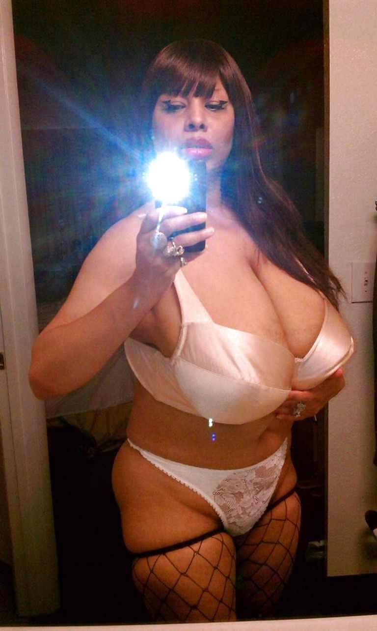 25P Big bras on ebony women