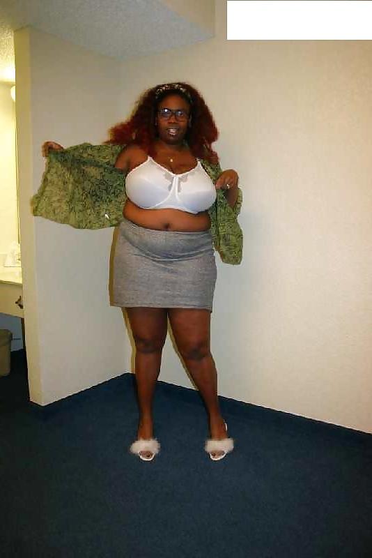 25P Big bras on ebony women