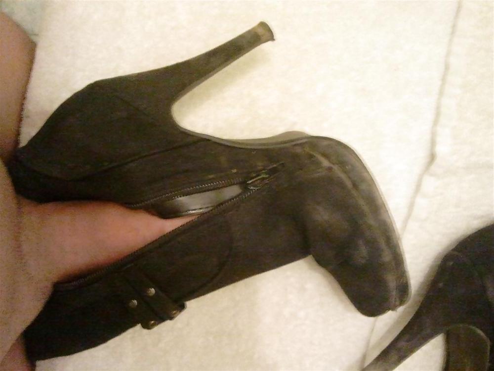 10P The boots of my girlfriend's classmate! cum on shoes!