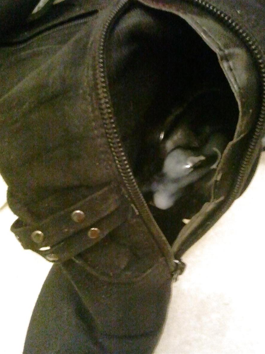 10P The boots of my girlfriend's classmate! cum on shoes!