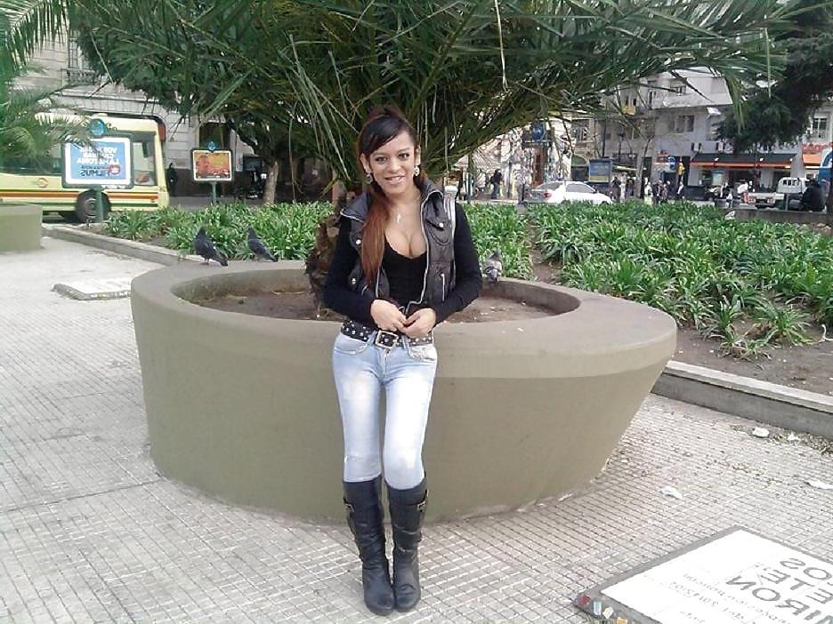 25P Spanish girl: Paola