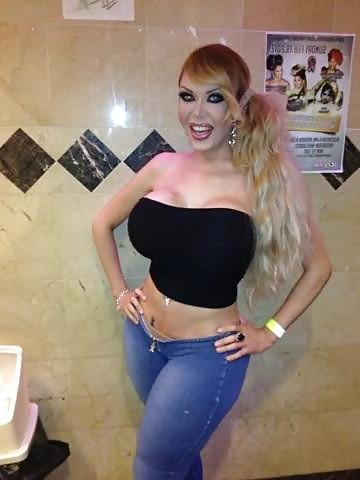 11P Shemales with big boobs and ass