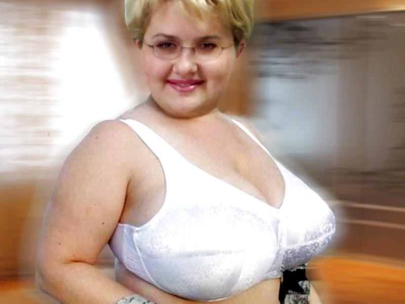 17P Big bras on mature women's!