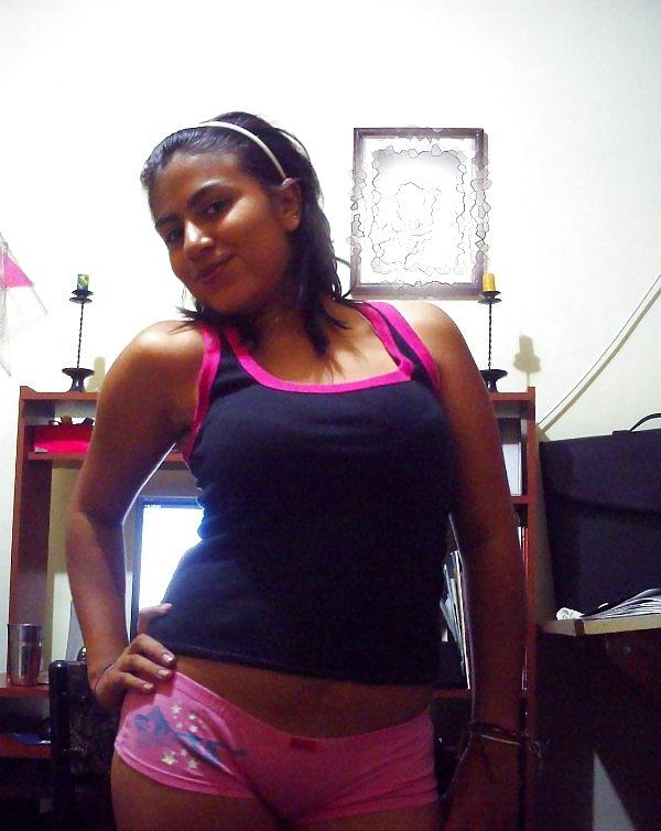 5P Petite Beurette Qui Aime Montrer Ses Seins