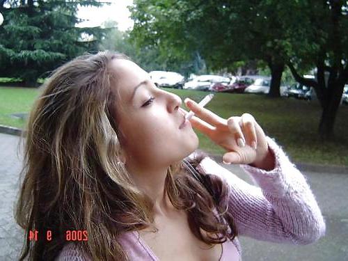 23P Girls and Ladies Smoking 