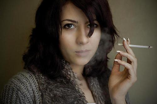 23P Girls and Ladies Smoking 