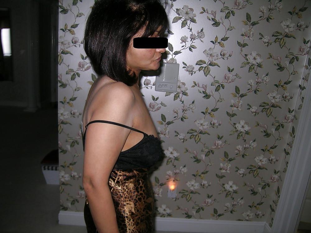 21P Arab Egyptian MILF relaxing time