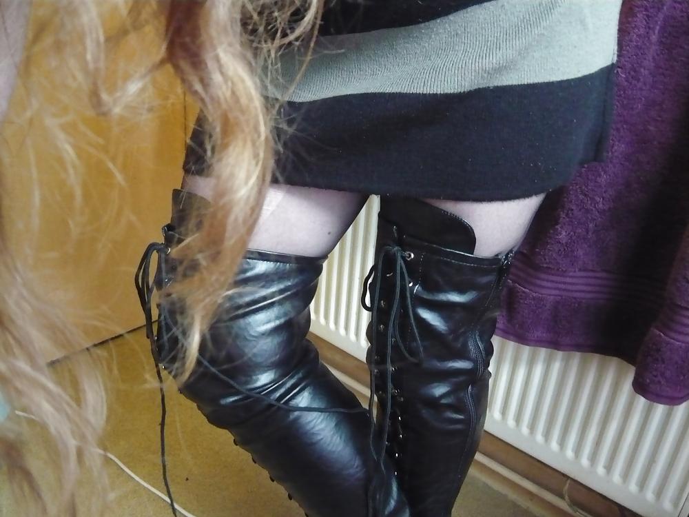 25P Old Ladie's New Boots