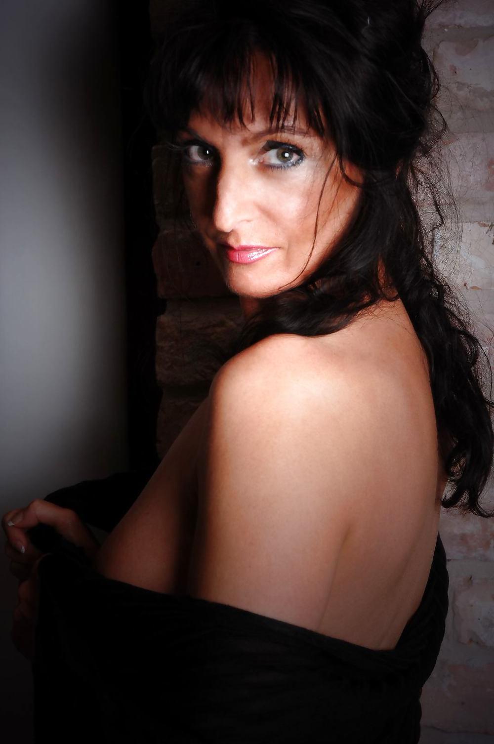 8P Hungarian girl: Marta