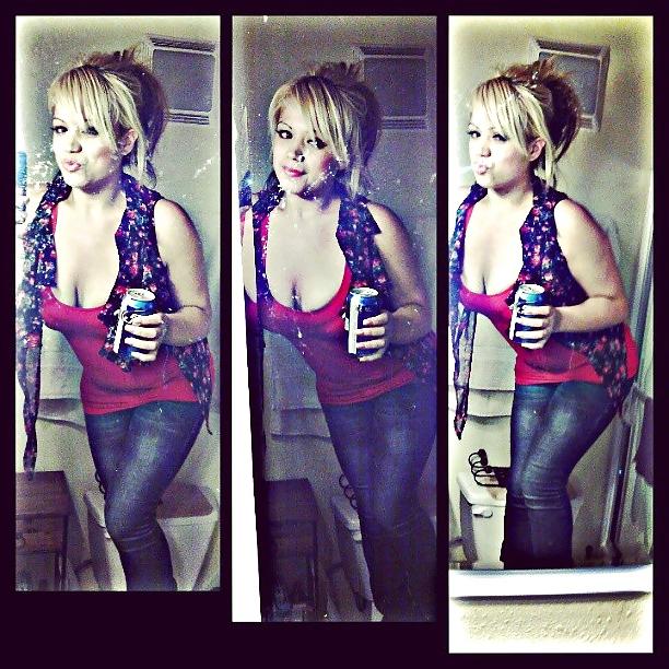 25P Young Big tit Latina milf