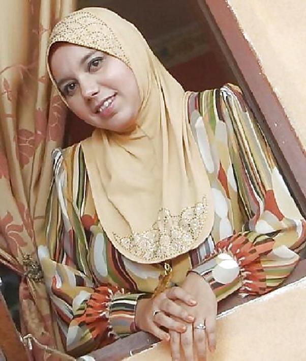8P Arab women w big tits