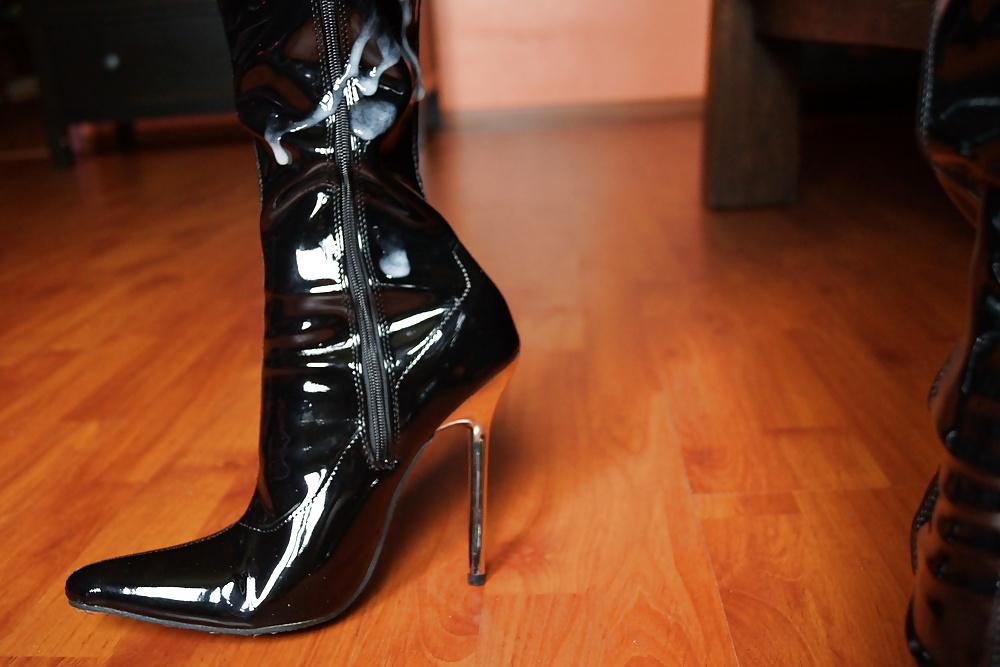 24P Cum on my boots !!!
