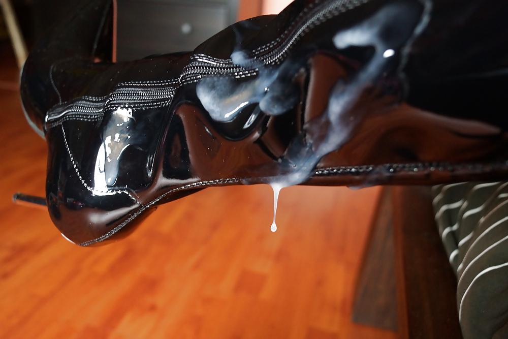 24P Cum on my boots !!!