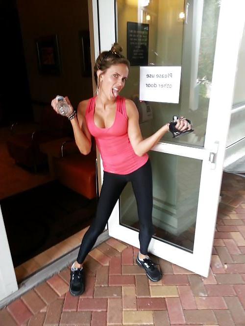 25P Sexy Girls in Sports Bras