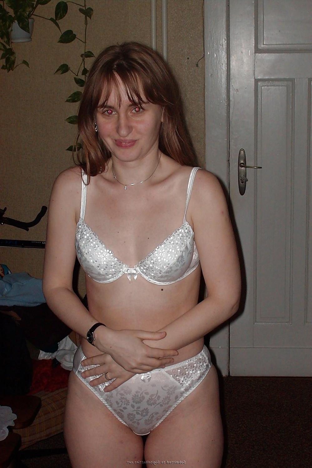 12P Hairy amateur girlfriend , wife exposed