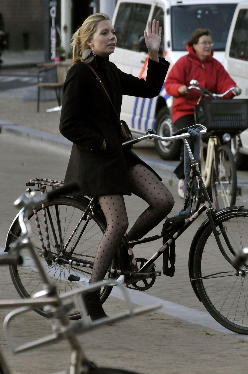 25P Female sexy legs nylon bicycle