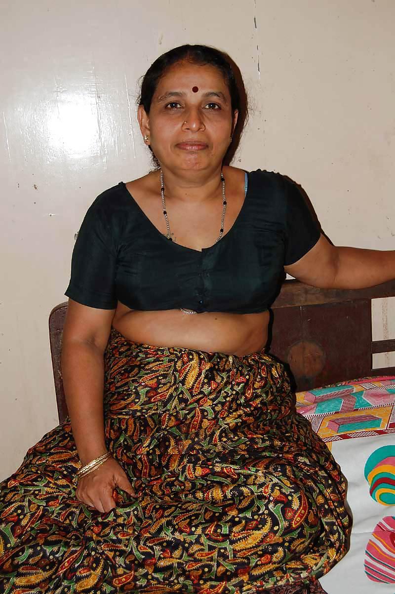 17P Sexy indian aunty