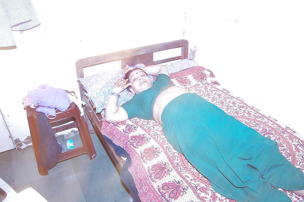 17P Sexy indian aunty