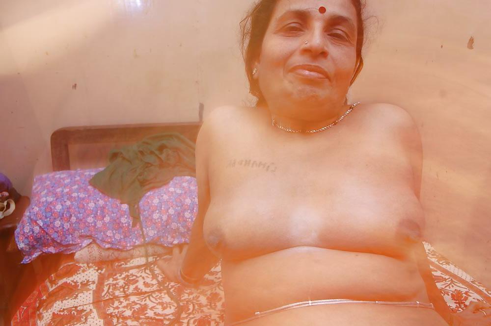 17P Sexy indian aunty