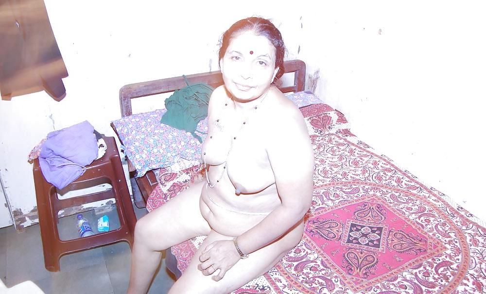 17P Sexy indian aunty