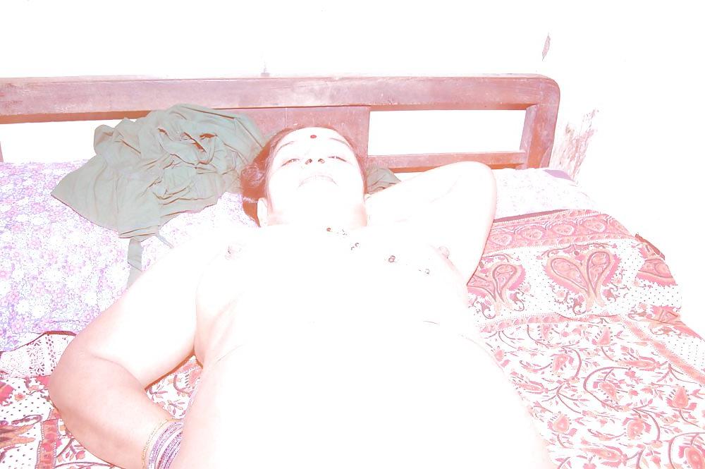 17P Sexy indian aunty