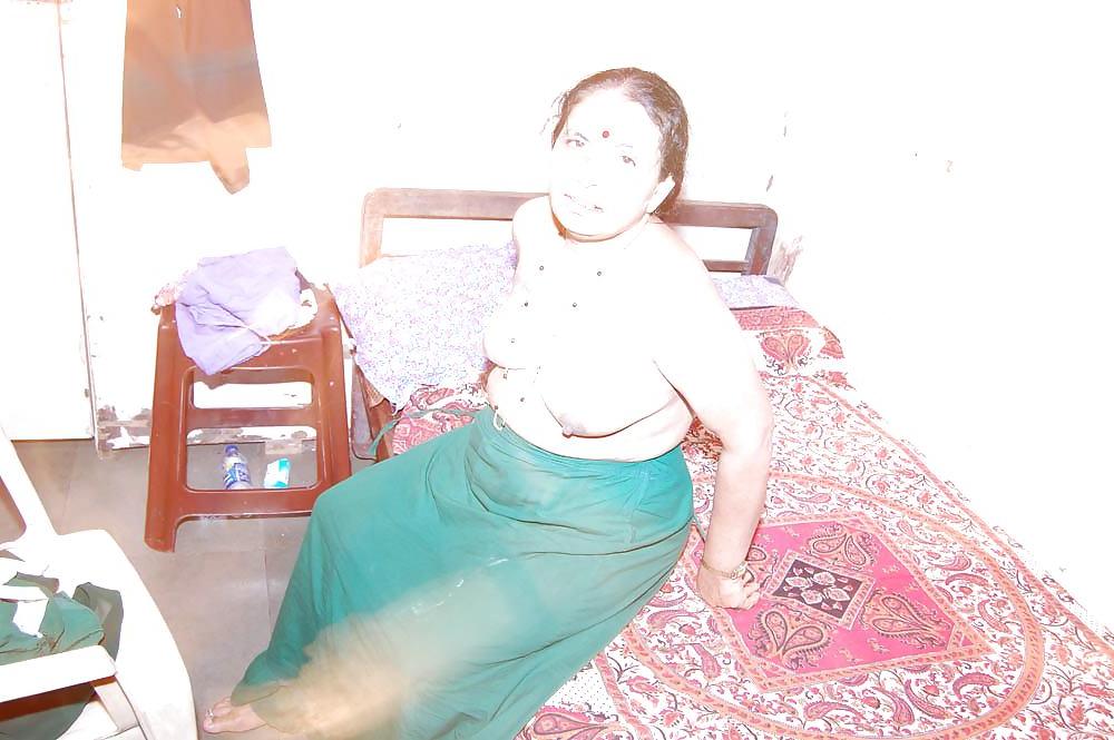 17P Sexy indian aunty