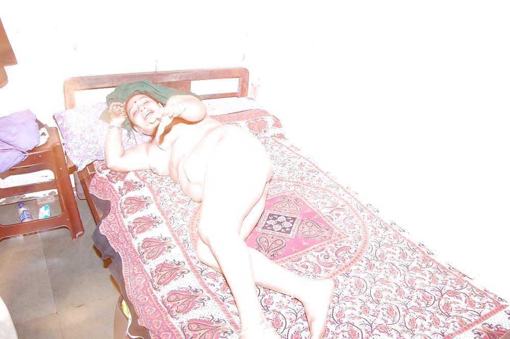 17P Sexy indian aunty