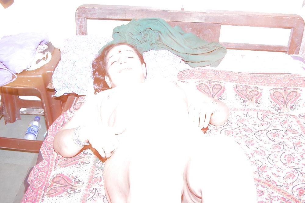 17P Sexy indian aunty