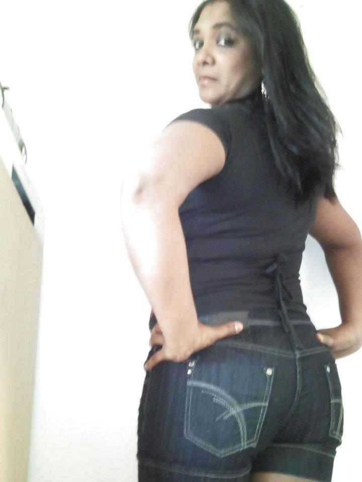 25P Sexy indian aunty