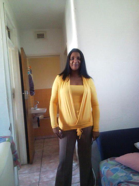 25P Sexy indian aunty