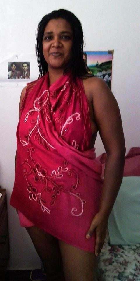 25P Sexy indian aunty