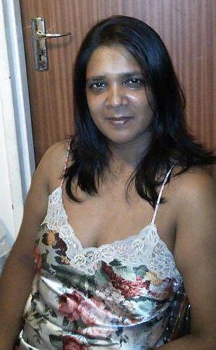 25P Sexy indian aunty