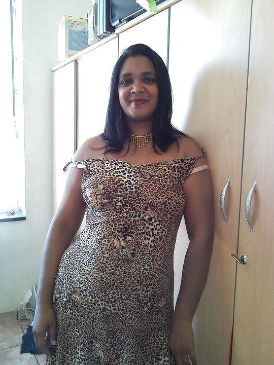 25P Sexy indian aunty