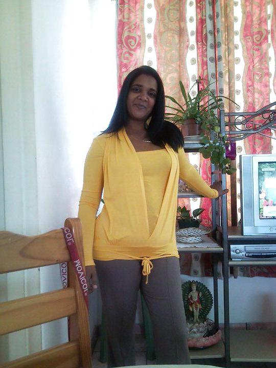25P Sexy indian aunty