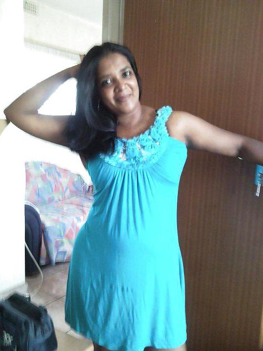 25P Sexy indian aunty