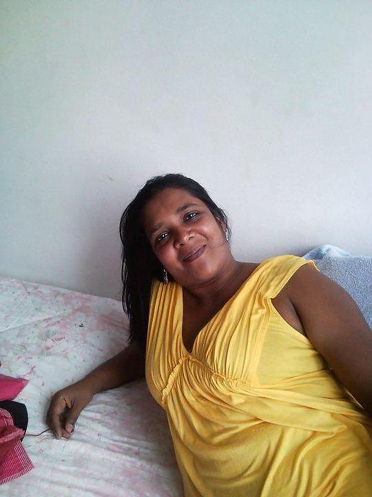 25P Sexy indian aunty